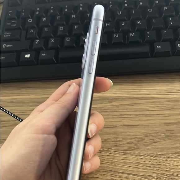 iPhone 11 - 128GB purple - Picture 4 of 5
